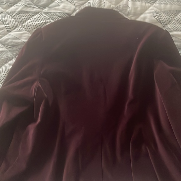 Elegant Burgundy Velvet Blazer - Picture 4 of 4